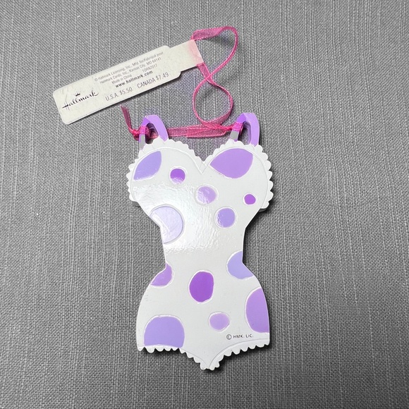 Hallmark "Desperate Housewives" Ornament - Picture 3 of 3